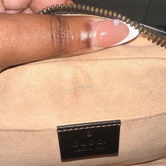 Gucci Black Chevron Crossbody Bag with Gold Logo - Picture 4 of 16